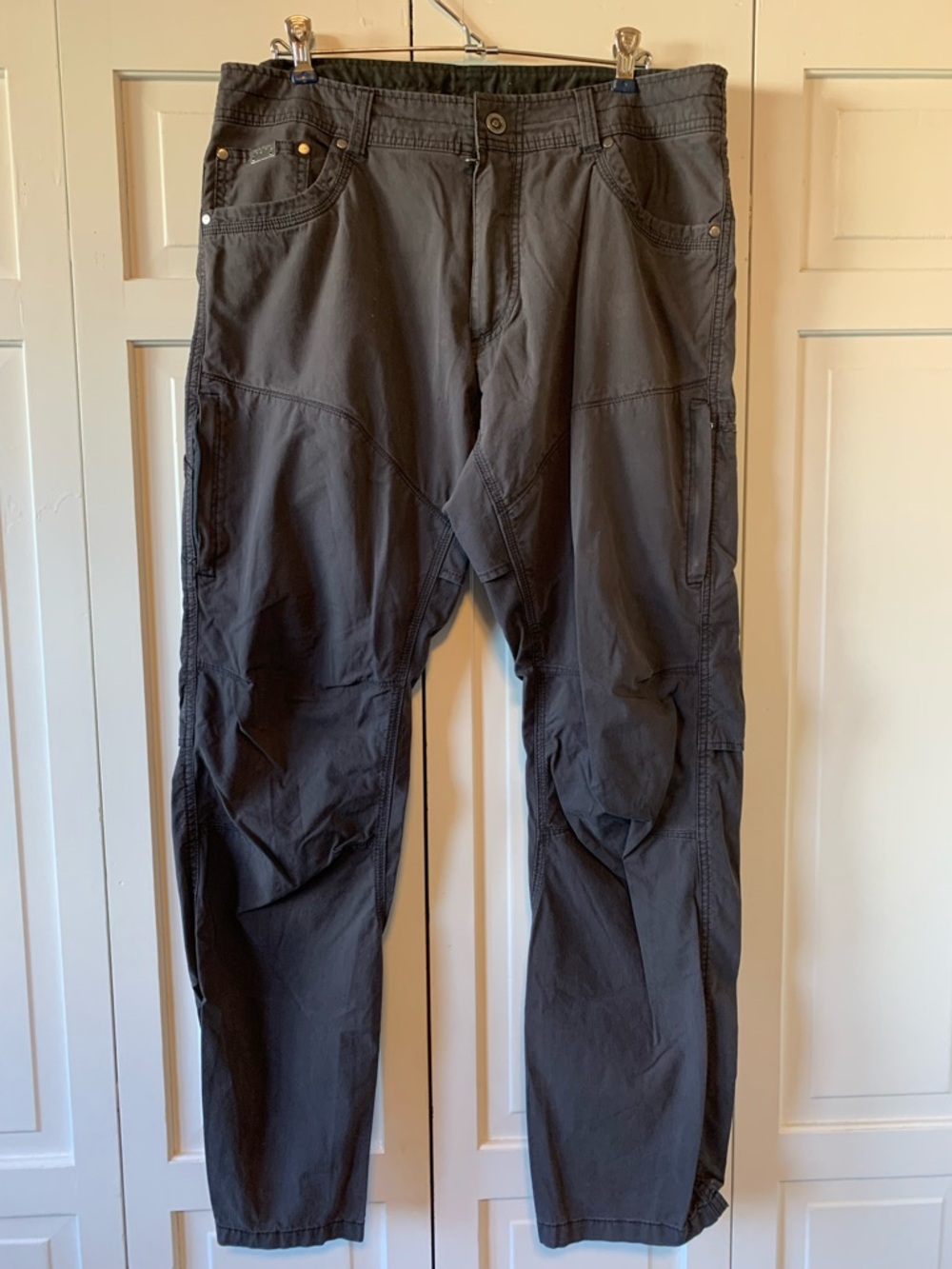Kuhl Men's Charcoal Gray Cargo Pants with Multi-Pocket Design